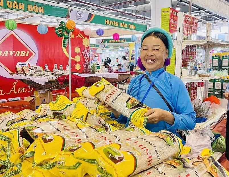 Sức sống mới từ những sản phẩm OCOP mang đậm hồn cốt đất mỏ