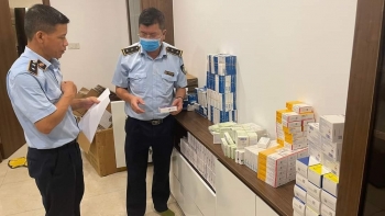 Phát hiện kho thuốc tây bất hợp pháp tại căn hộ chung cư cao cấp ở Hà Nội