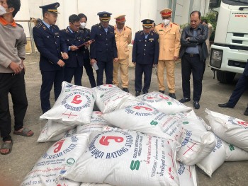 Thanh Hóa: Tạm giữ phương tiện vận chuyển 35 tấn đường nghi nhập lậu