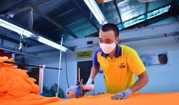 CEO khoác ba lô xuất ngoại tìm đơn hàng