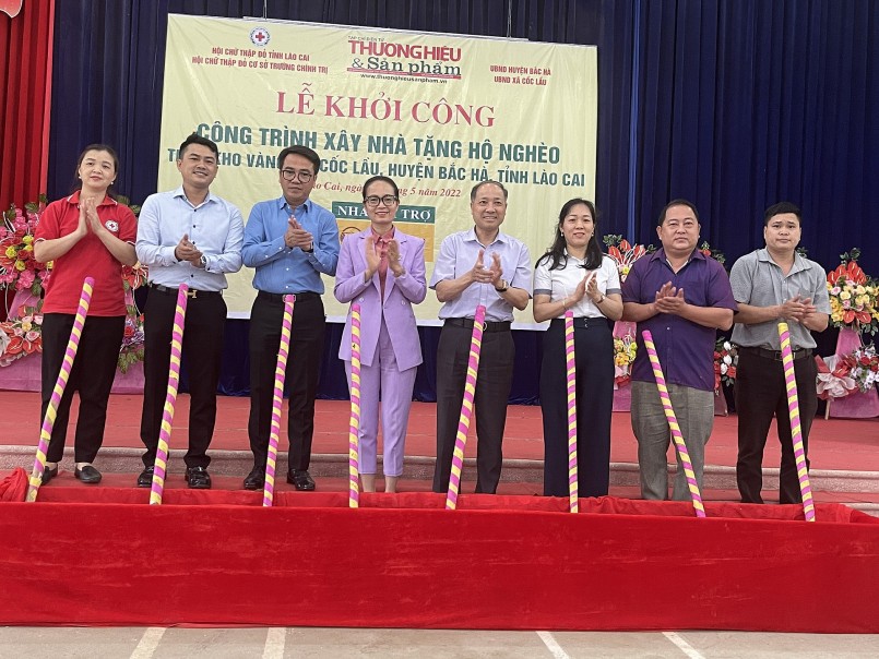 Tạp chí Thương hiệu và Sản phẩm trao tặng 05 căn nhà cho hộ nghèo Tạp chí Thương hiệu và Sản phẩm trao tặng 05 căn nhà cho hộ nghèo