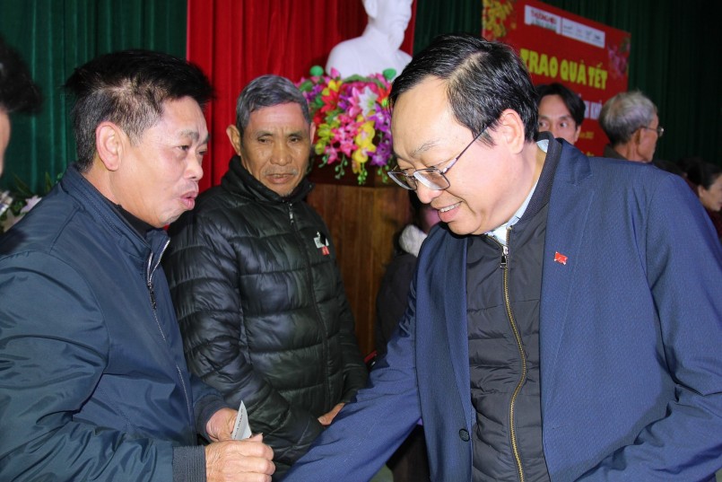 Hà Tĩnh: TCĐT Thương hiệu & Sản Phẩm phối hợp tổ chức chương trình tết vì người nghèo Hà Tĩnh: TCĐT Thương hiệu & Sản Phẩm phối hợp tổ chức chương trình tết vì người nghèo