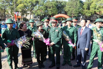 Đắk Lắk: 3 tân binh nữ viết đơn tình nguyện nhập ngũ