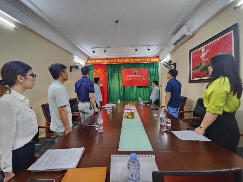 Tạp chí Thương hiệu và Sản phẩm long trọng tổ chức Lễ kết nạp đảng viên mới Tạp chí Thương hiệu và Sản phẩm long trọng tổ chức Lễ kết nạp đảng viên mới