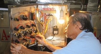 Cựu chiến binh sáng chế máy tinh lọc mật ong