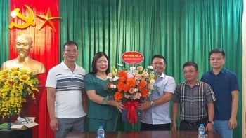 UBND phường Phúc La chúc mừng Tạp chí Thương hiệu & Sản phẩm nhân ngày 21/6