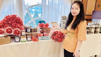 Trồng loại hoa lạ, xuống giống một lần thu hoạch 15 năm, cô gái trẻ rủng rỉnh tiền