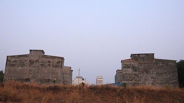 Nhiều hộ dân bức xúc vì tiếng ồn của chim yến và máy phát âm thanh dẫn dụ chim yến. Nhiều hộ dân bức xúc vì tiếng ồn của chim yến và máy phát âm thanh dẫn dụ chim yến.