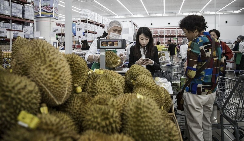 Sầu riêng bán trong siêu thị tại Thiên Tân, Trung Quốc. Sầu riêng bán trong siêu thị tại Thiên Tân, Trung Quốc.