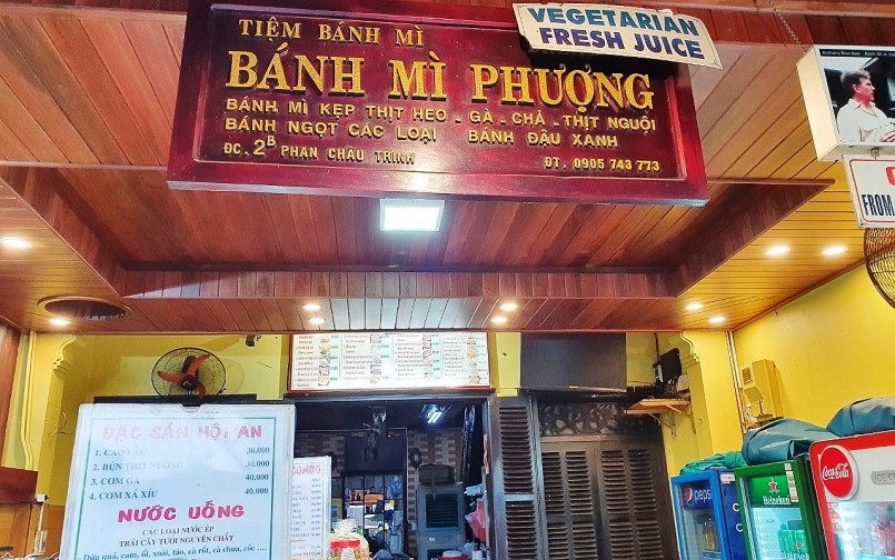 Bánh mì Phượng tại Hội An nổi tiếng nhiều năm nay Bánh mì Phượng tại Hội An nổi tiếng nhiều năm nay