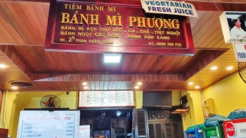 Tiệm bánh mì Phượng bị phạt 96 triệu đồng, đình chỉ hoạt động 3 tháng