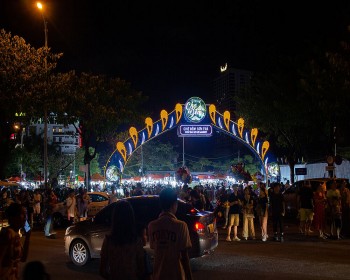 Điều gì thu hút khách du lịch đến chợ đêm Sơn Trà?