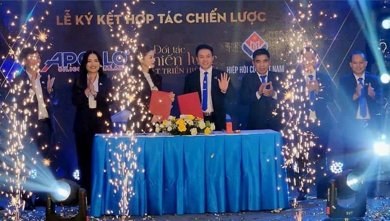 Hiệp hội Cửa Việt Nam tưng bừng kỉ niệm 3 năm thành lập Hiệp hội và Kỉ niệm 19 năm Ngày Doanh nhân Việt Nam Hiệp hội Cửa Việt Nam tưng bừng kỉ niệm 3 năm thành lập Hiệp hội và Kỉ niệm 19 năm Ngày Doanh nhân Việt Nam