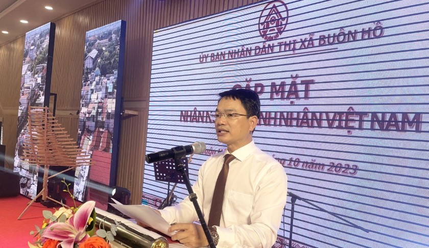 Chủ tịch thị xã Buôn Hồ phát biểu.