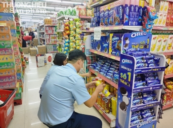 Siêu thị Đức Thành cơ sở 7 bị xử phạt do kinh doanh hàng hóa quá hạn sử dụng