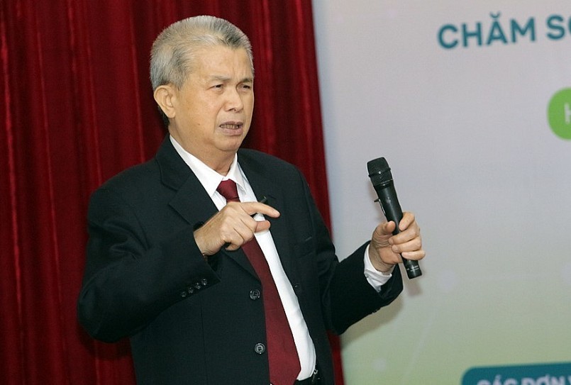 PGS.TS Trần Đáng – Chủ tịch Hiệp hội Thực phẩm chức năng Việt Nam trình bày Báo cáo Vai trò của TPCN với sức khoẻ cộng đồng. PGS.TS Trần Đáng – Chủ tịch Hiệp hội Thực phẩm chức năng Việt Nam trình bày Báo cáo Vai trò của TPCN với sức khoẻ cộng đồng.