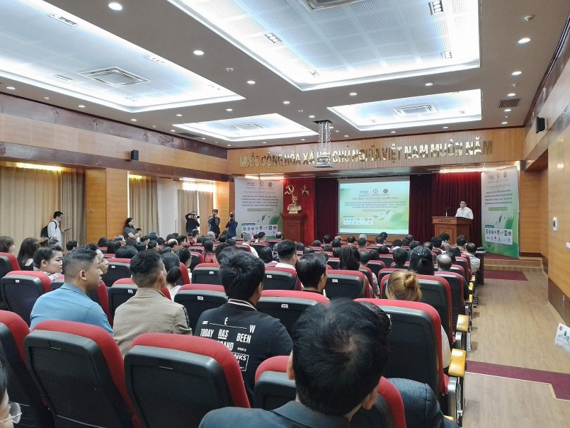 Toàn cảnh Hội nghị khoa học Quốc gia “Nghiên cứu, phát triển các sản phẩm tự nhiên và Ứng dụng CNSH trong lĩnh vực Nông- Lâm- Thuỷ sản và Chăm sóc sức khoẻ cộng đồng”. Toàn cảnh Hội nghị khoa học Quốc gia “Nghiên cứu, phát triển các sản phẩm tự nhiên và Ứng dụng CNSH trong lĩnh vực Nông- Lâm- Thuỷ sản và Chăm sóc sức khoẻ cộng đồng”.