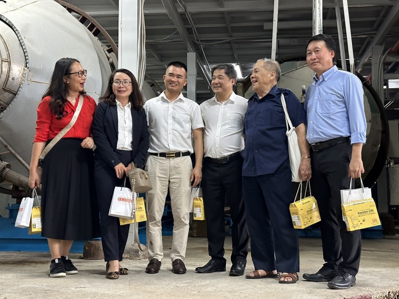 Đoàn công tác của Hội Khoa học các sản phẩm thiên nhiên Việt Nam tham quan mô hình sản xuất Curcumin và mô hình Nông Lâm tiêu biểu Đoàn công tác của Hội Khoa học các sản phẩm thiên nhiên Việt Nam tham quan mô hình sản xuất Curcumin và mô hình Nông Lâm tiêu biểu