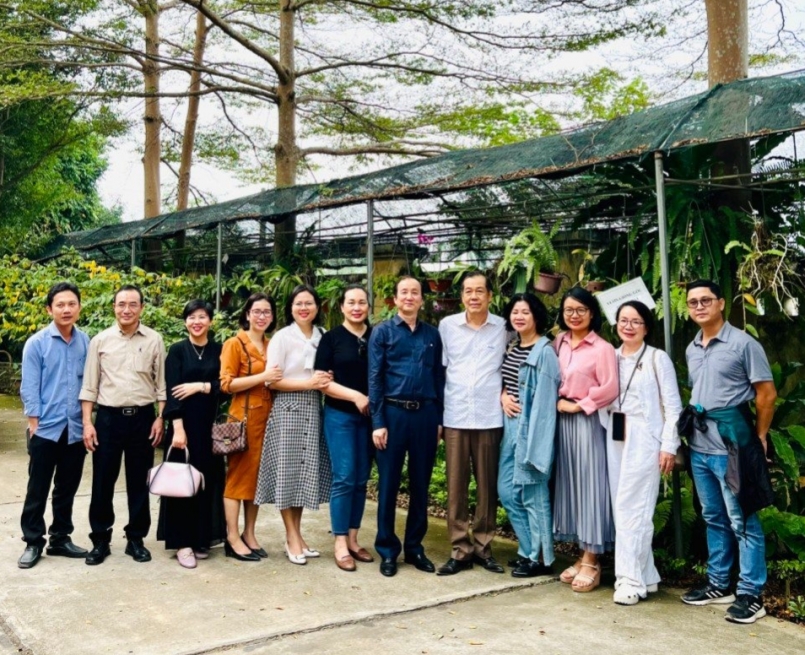 Đoàn công tác của Hội Khoa học các sản phẩm thiên nhiên Việt Nam tham quan mô hình sản xuất Curcumin và mô hình Nông Lâm tiêu biểu Đoàn công tác của Hội Khoa học các sản phẩm thiên nhiên Việt Nam tham quan mô hình sản xuất Curcumin và mô hình Nông Lâm tiêu biểu