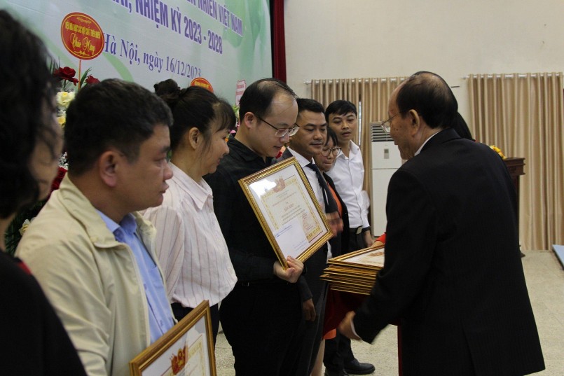 Th.S, Nhà báo Nguyễn Viết Hưng làm Phó Chủ tịch Hội Khoa học các sản phẩm thiên nhiên Việt Nam Th.S, Nhà báo Nguyễn Viết Hưng làm Phó Chủ tịch Hội Khoa học các sản phẩm thiên nhiên Việt Nam