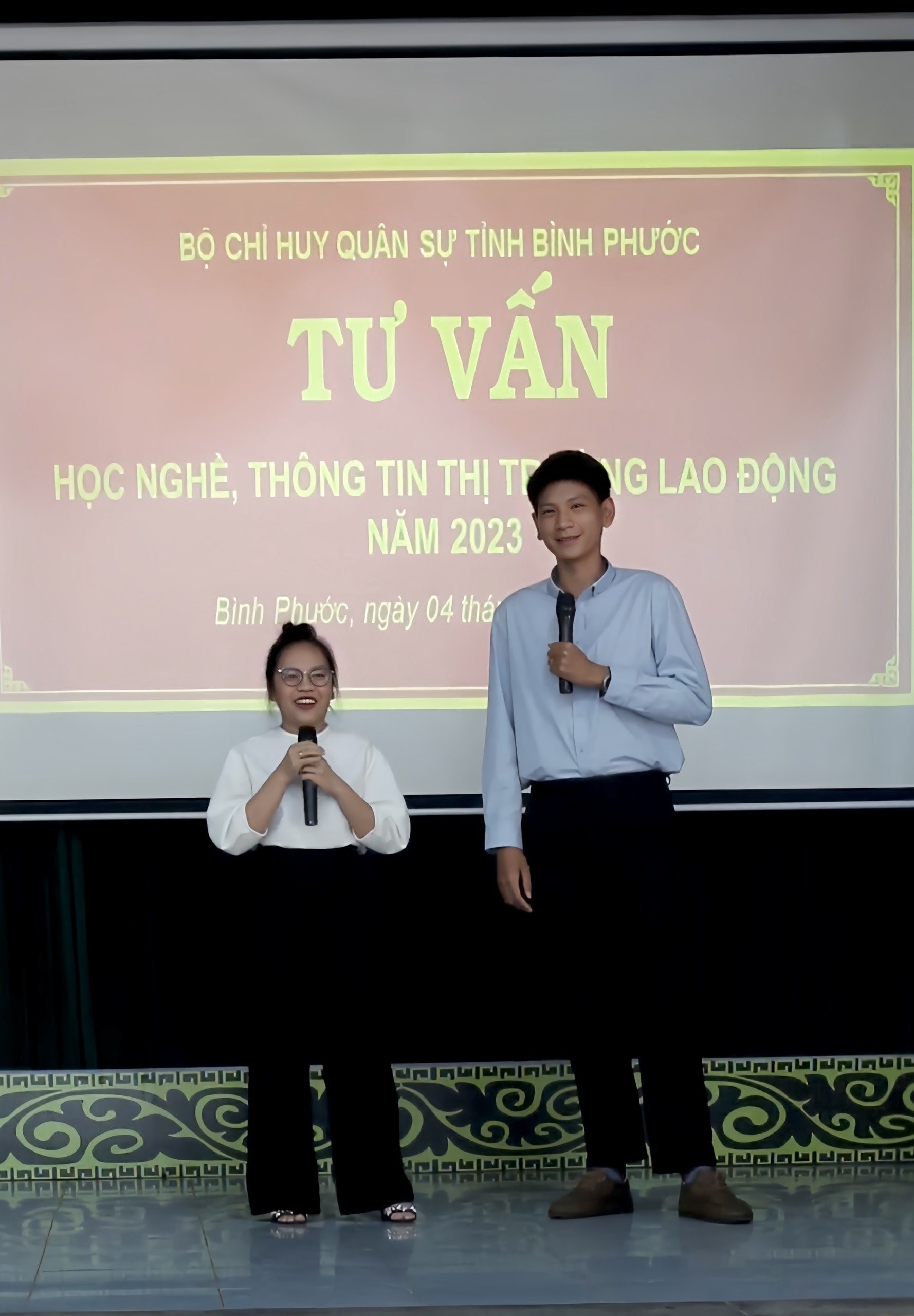 Hàng loạt KOLs “đổ bộ” Bình Phước, truyền cảm hứng cho bộ đội sắp xuất ngũ Hàng loạt KOLs “đổ bộ” Bình Phước, truyền cảm hứng cho bộ đội sắp xuất ngũ
