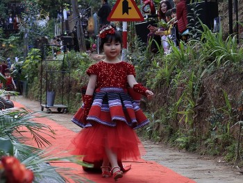 Lâm Đồng: Đặc sắc màn trình diễn thời trang thổ cẩm Tây Nguyên