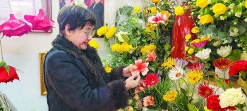 Nghệ nhân Mai Hạnh: Một đời “phải lòng” hoa lụa