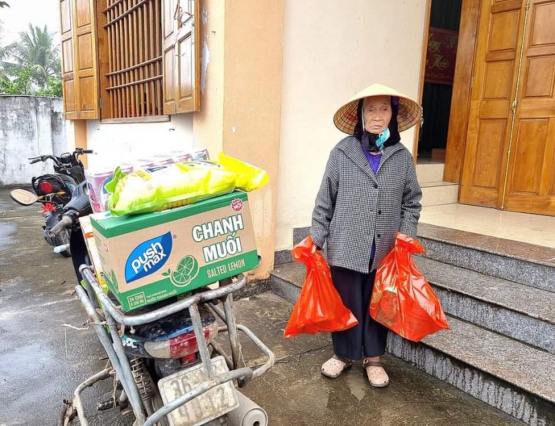 Tạp chí Thương hiệu & Sản phẩm trao quà Tết cho người già neo đơn, tàn tật, chất độc màu da cam Tạp chí Thương hiệu & Sản phẩm trao quà Tết cho người già neo đơn, tàn tật, chất độc màu da cam