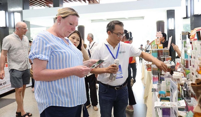 Triển lãm, giới thiệu các sản phẩm của những DN HVNCLC, doanh nghiệp đạt HVNCLC – Chuẩn hội nhập, và các doanh nghiệp trong mạng lưới doanh nông Khởi nghiệp Xanh.