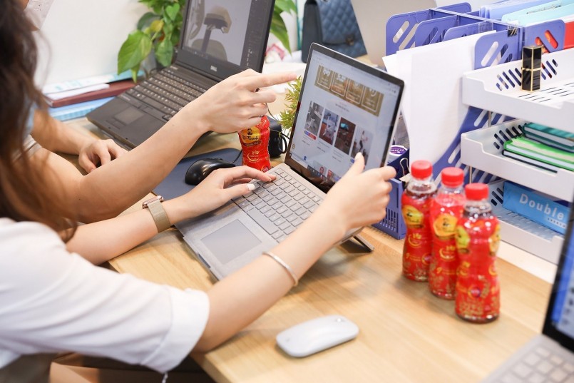 Công việc năng động, bận rộn và đầy thử thách cùng lối sống hiện đại, cân bằng với thần thái luôn tươi mát mỗi ngày nhờ duy trì cách thanh lọc cơ thể là “bộ nhận diện” của những người trẻ hiện đại. Công việc năng động, bận rộn và đầy thử thách cùng lối sống hiện đại, cân bằng với thần thái luôn tươi mát mỗi ngày nhờ duy trì cách thanh lọc cơ thể là “bộ nhận diện” của những người trẻ hiện đại.