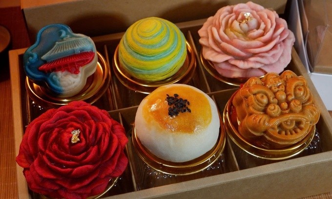 Bánh trung thu hình rồng, bông hoa tại cơ sở nhà chị Uyên. Ảnh: Nhã Uyên Bánh trung thu hình rồng, bông hoa tại cơ sở nhà chị Uyên. Ảnh: Nhã Uyên