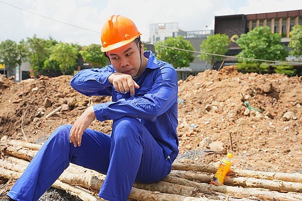 Người làm nghề xây dựng cần duy trì thể lực để thích nghi với điều kiện thời tiết và môi trường làm việc Người làm nghề xây dựng cần duy trì thể lực để thích nghi với điều kiện thời tiết và môi trường làm việc