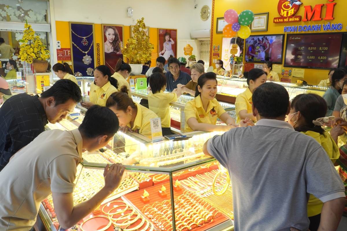 Người dân khó mua vàng. Người dân khó mua vàng.