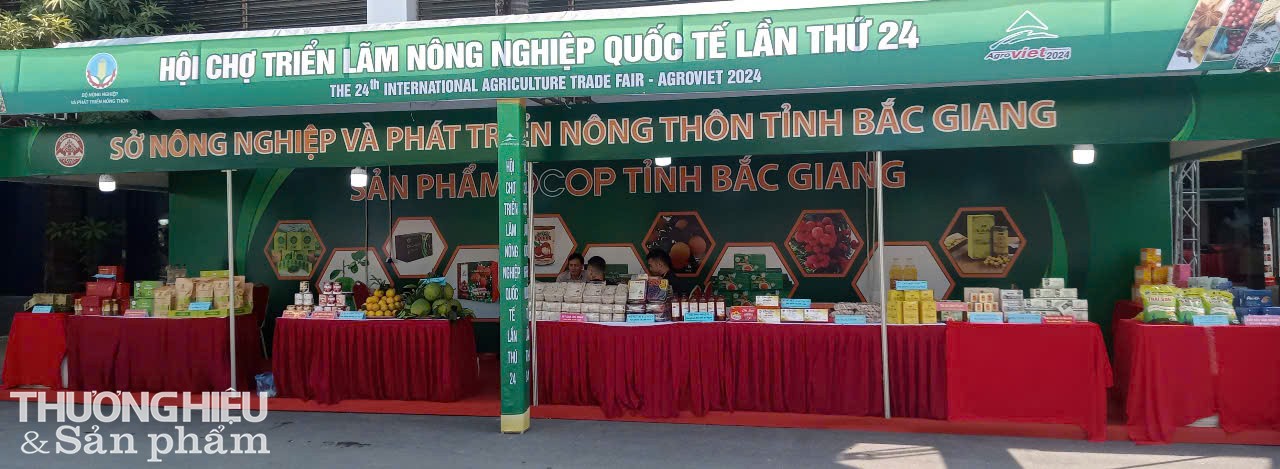 Gian hàng trưng bày những sản phẩm nông nghiệp của tỉnh Bắc Giang tại Hội chợ triển lãm Nông nghiệp Quốc tế AgroViet 2024. Gian hàng trưng bày những sản phẩm nông nghiệp của tỉnh Bắc Giang tại Hội chợ triển lãm Nông nghiệp Quốc tế AgroViet 2024.