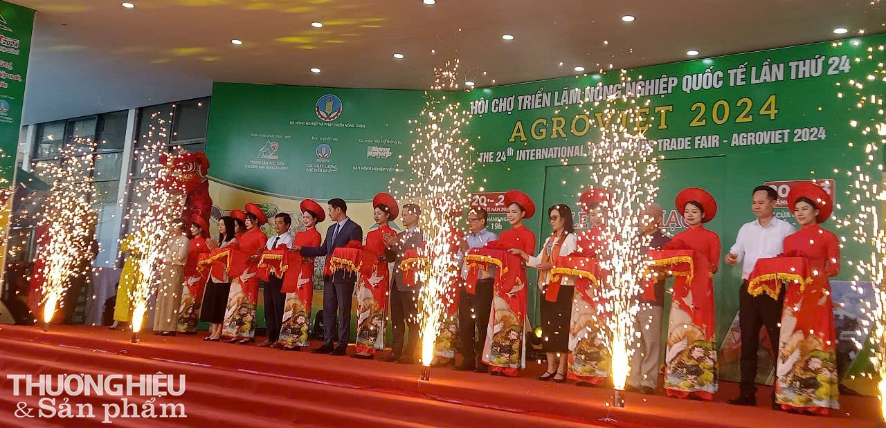 Các vị đại biểu cắt băng khánh thành khai mạc Hội chợ triển lãm Nông nghiệp Quốc tế AgroViet 2024. Các vị đại biểu cắt băng khánh thành khai mạc Hội chợ triển lãm Nông nghiệp Quốc tế AgroViet 2024.