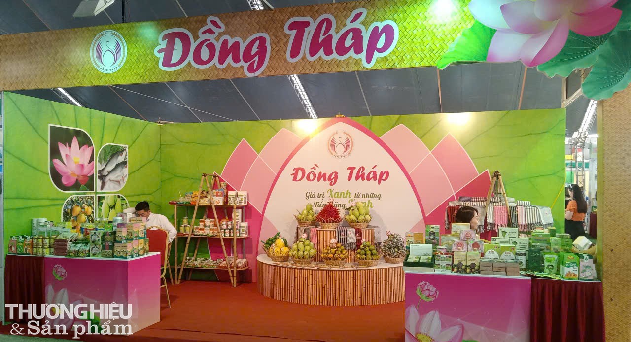 Gian hàng trưng bày những sản phẩm nông nghiệp của tỉnh Đồng Tháp tại Hội chợ triển lãm Nông nghiệp Quốc tế AgroViet 2024. Gian hàng trưng bày những sản phẩm nông nghiệp của tỉnh Đồng Tháp tại Hội chợ triển lãm Nông nghiệp Quốc tế AgroViet 2024.