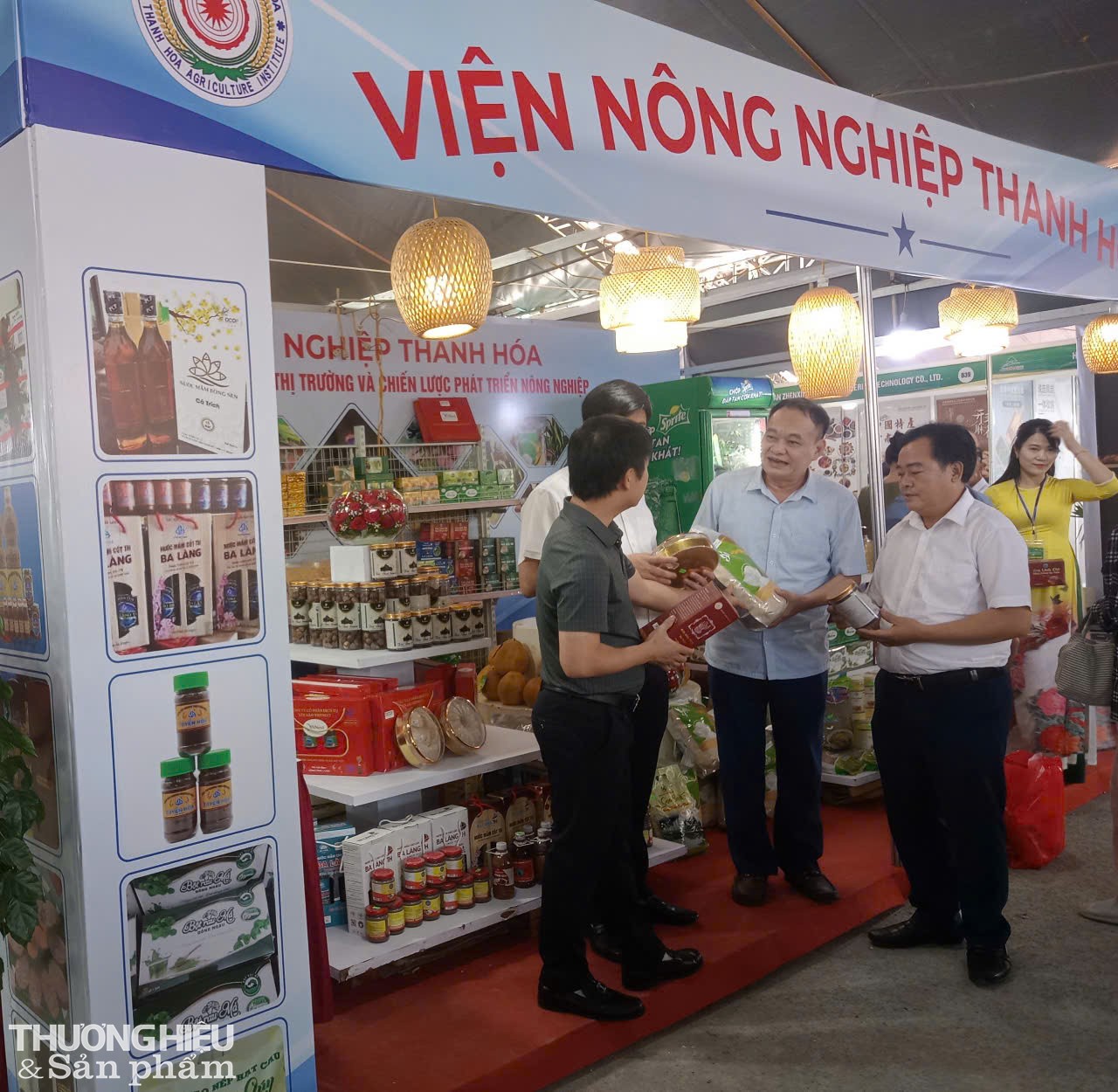 Gian hàng trưng bày những sản phẩm nông nghiệp của tỉnh Thanh Hóa tại Hội chợ triển lãm Nông nghiệp Quốc tế AgroViet 2024. Gian hàng trưng bày những sản phẩm nông nghiệp của tỉnh Thanh Hóa tại Hội chợ triển lãm Nông nghiệp Quốc tế AgroViet 2024.