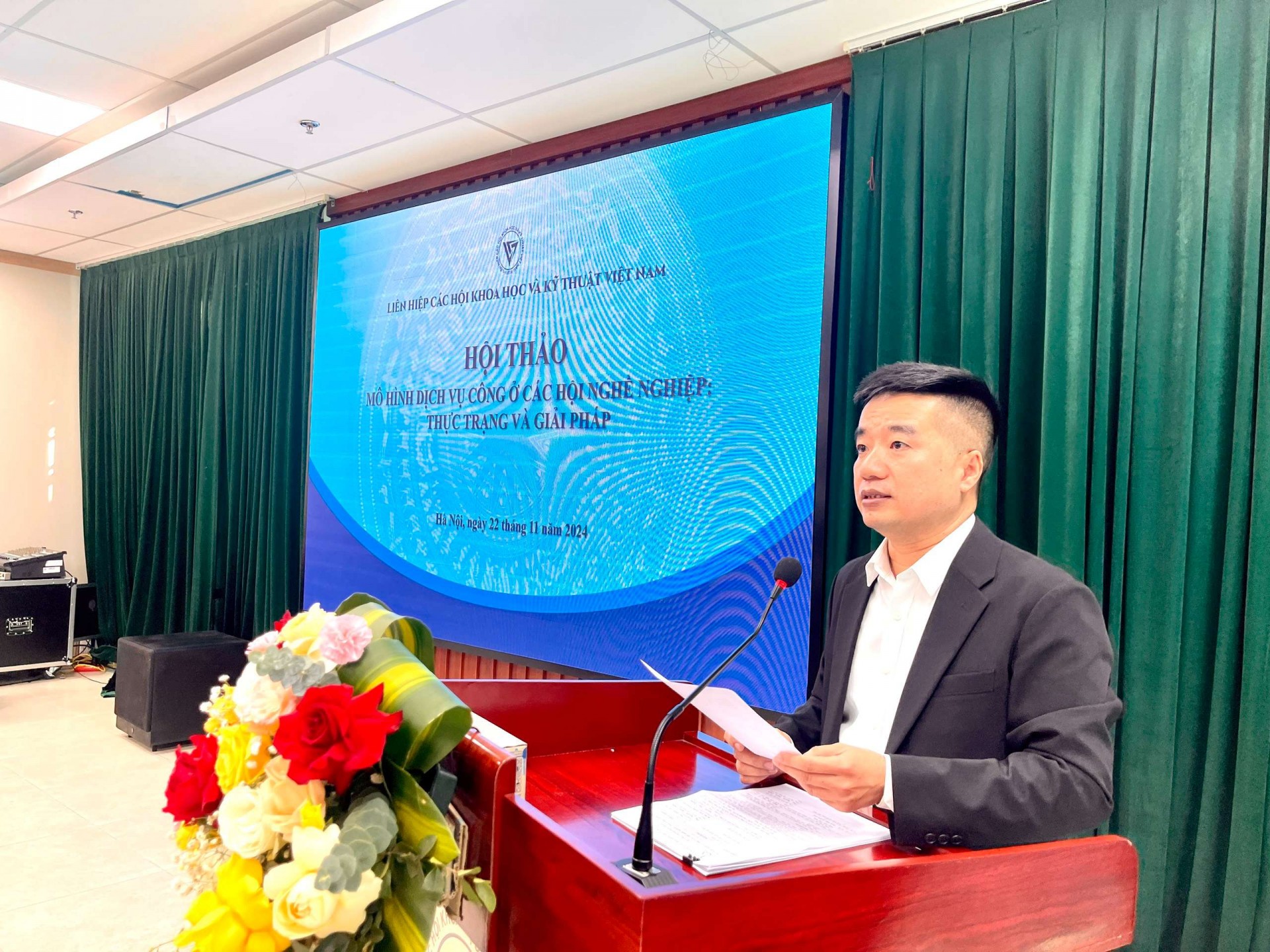 Ông Nguyễn Quốc Chiến - Tổng thư ký Liên hiệp Hội Việt Nam phát biểu khai mạc Hội thảo. Ông Nguyễn Quốc Chiến - Tổng thư ký Liên hiệp Hội Việt Nam phát biểu khai mạc Hội thảo.