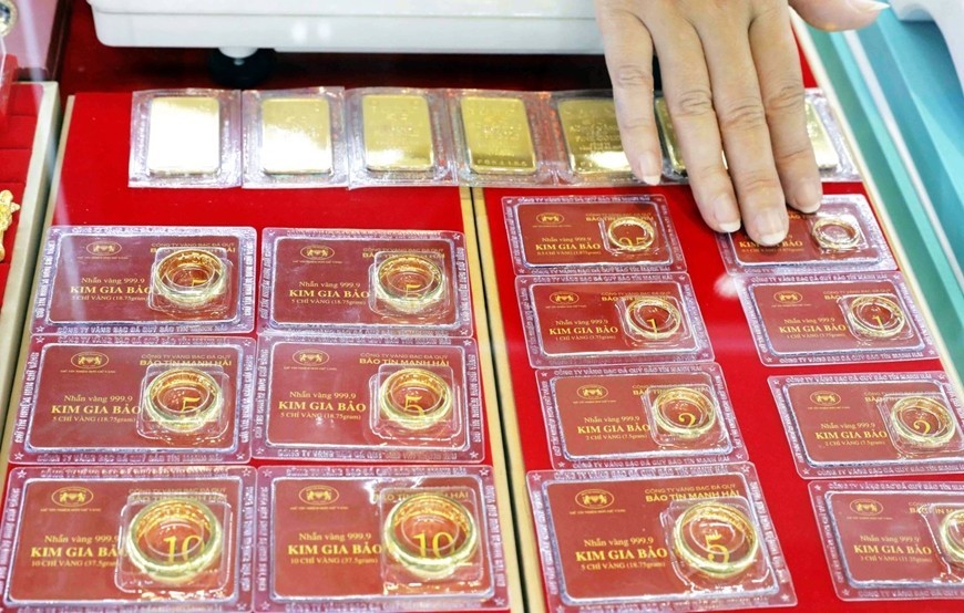 Giá vàng bốc hơi 700.000 đồng/lượng. Giá vàng bốc hơi 700.000 đồng/lượng.