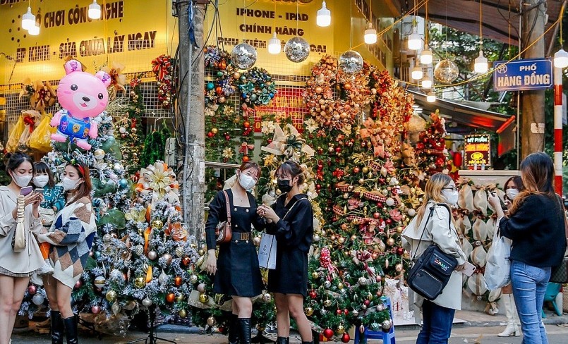 "Thủ phủ" bán đồ trang trí ở Hà Nội vẫn ảm đạm trước Giáng sinh