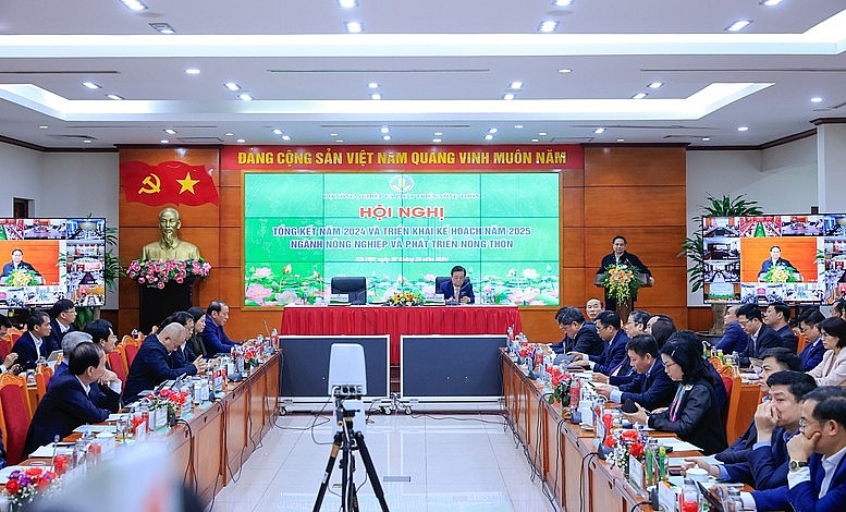 Thủ tướng yêu cầu phấn đấu tốc độ tăng trưởng GDP toàn ngành nông nghiệp và phát triển nông thôn 3,5-4%. Thủ tướng yêu cầu phấn đấu tốc độ tăng trưởng GDP toàn ngành nông nghiệp và phát triển nông thôn 3,5-4%.