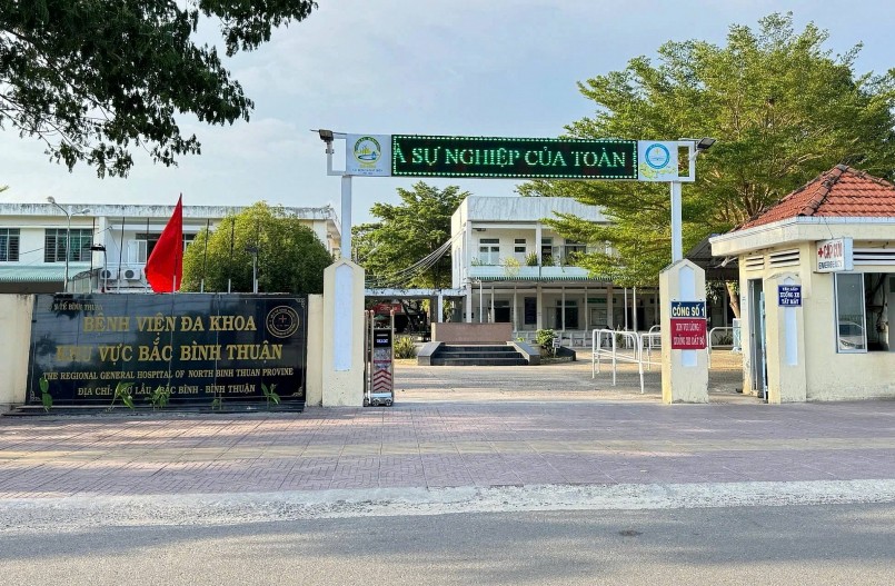 Các bệnh nhân bị ngộ độc cá nóc đang điều trị tại BVĐK khu vực Bắc Bình Thuận ẢNH: Q.H Các bệnh nhân bị ngộ độc cá nóc đang điều trị tại BVĐK khu vực Bắc Bình Thuận ẢNH: Q.H