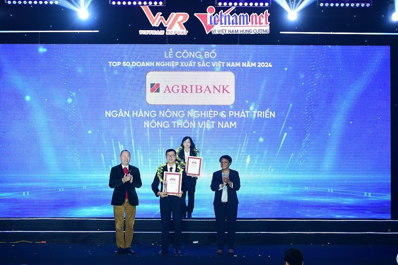 Agribank tiếp tục khẳng định 8 năm liên tiếp là ngân hàng đứng thứ nhất trong hệ thống NHTM Việt Nam và nằm trong TOP 10 Doanh nghiệp lớn nhất Việt Nam Agribank tiếp tục khẳng định 8 năm liên tiếp là ngân hàng đứng thứ nhất trong hệ thống NHTM Việt Nam và nằm trong TOP 10 Doanh nghiệp lớn nhất Việt Nam
