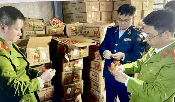 Người dân cần cảnh giác với thực phẩm không rõ nguồn gốc dịp cận Tết Người dân cần cảnh giác với thực phẩm không rõ nguồn gốc dịp cận Tết