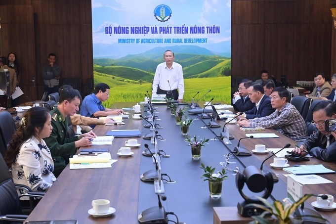 Thứ trưởng Phùng Đức Tiến chủ trì hội nghị về phòng, chống buôn lậu do Bộ NN-PTNT tổ chức chiều 21/1. Thứ trưởng Phùng Đức Tiến chủ trì hội nghị về phòng, chống buôn lậu do Bộ NN-PTNT tổ chức chiều 21/1.