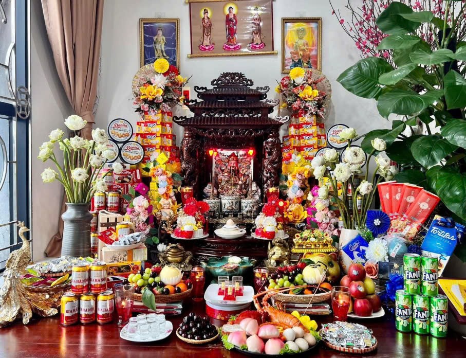 Những lỗi phạm phải khi sắp bàn thờ Thần Tài, có mua vàng lấy vía thì cả năm vẫn khó hốt lộc Những lỗi phạm phải khi sắp bàn thờ Thần Tài, có mua vàng lấy vía thì cả năm vẫn khó hốt lộc