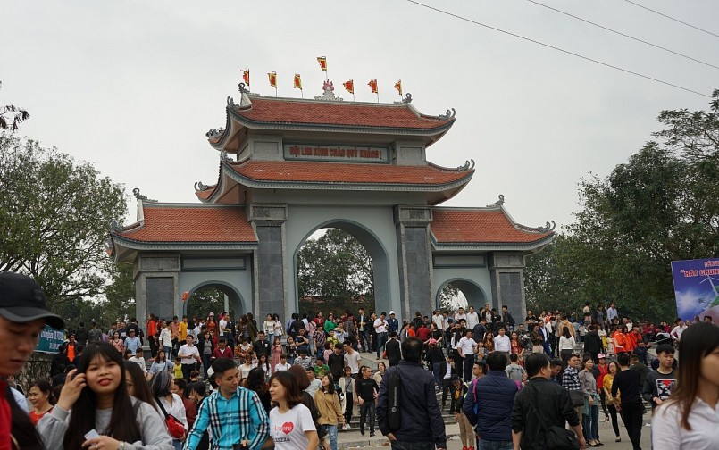 Hội Lim có nguồn gốc từ các hội hát, hội chùa cổ. Hội Lim có nguồn gốc từ các hội hát, hội chùa cổ.