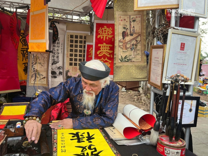 Hàng chục nghìn du khách nô nức trẩy hội Lim Xuân Ất Tỵ