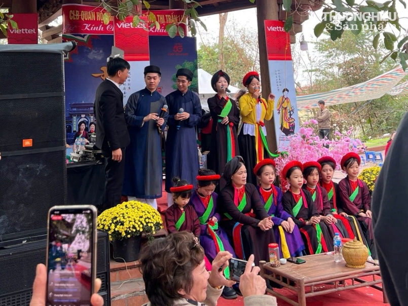 Hàng chục nghìn du khách nô nức trẩy hội Lim Xuân Ất Tỵ