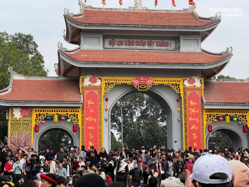 Hàng chục nghìn du khách nô nức trẩy hội Lim Xuân Ất Tỵ